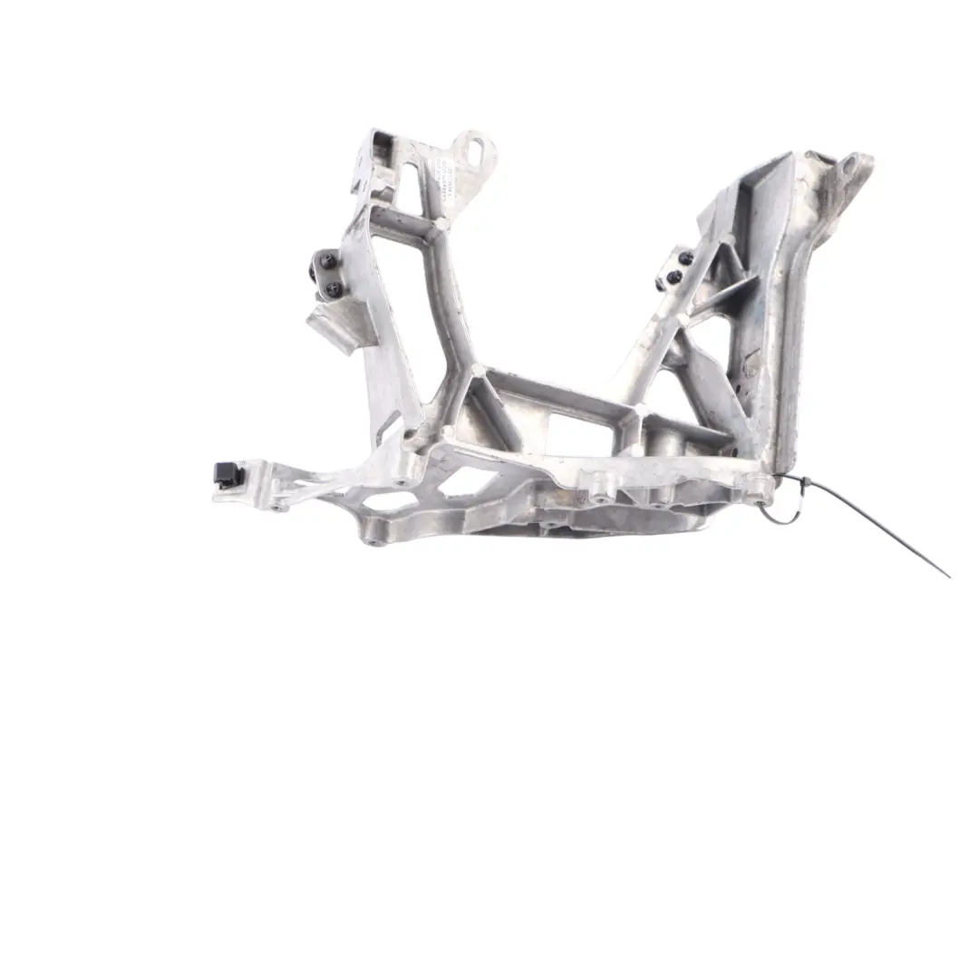 Supporto staffa montaggio faro destro per Mercedes W205 con numero di parte A2056221700 Mercedes W205 Supporto staffa montaggio faro destro - SKU A2056221700 - Numero di parte A2056221700
