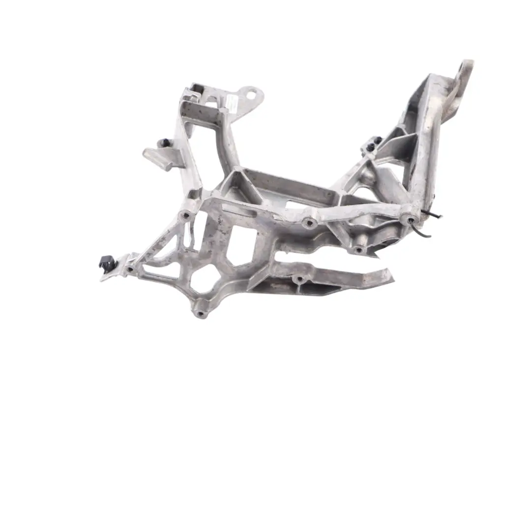 Supporto staffa montaggio faro destro per Mercedes W205 con numero di parte A2056221700 Mercedes W205 Supporto staffa montaggio faro destro - SKU A2056221700 - Numero di parte A2056221700