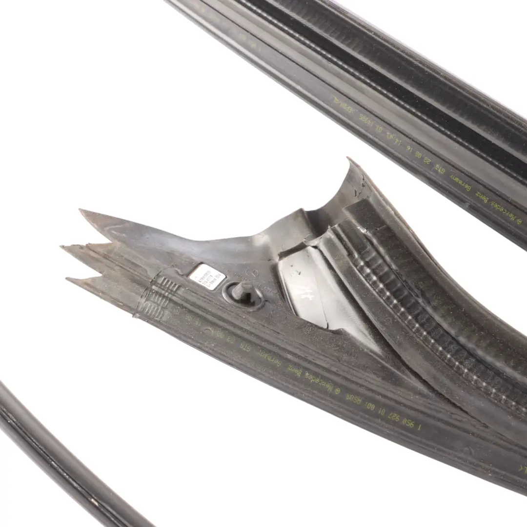 Parabrezza Guarnizione Vetro Gomma per Mercedes A205 con numero di parte A2056306701 Mercedes A205 Parabrezza Guarnizione Vetro Gomma - SKU A2056306701 - Numero di parte A2056306701