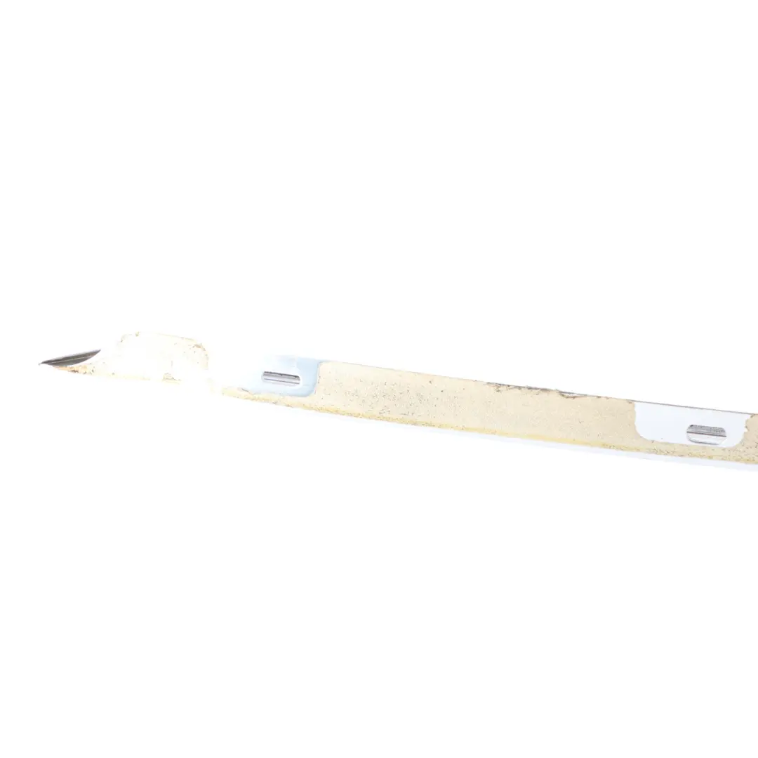 Cache Pare-Brise Avant Gauche Finition Aluminium pour Mercedes W205 à propos du numéro de pièce A2056702100 Mercedes W205 Cache Pare-Brise Avant Gauche Finition Aluminium - SKU A2056702100 - Numéro de pièce A2056702100