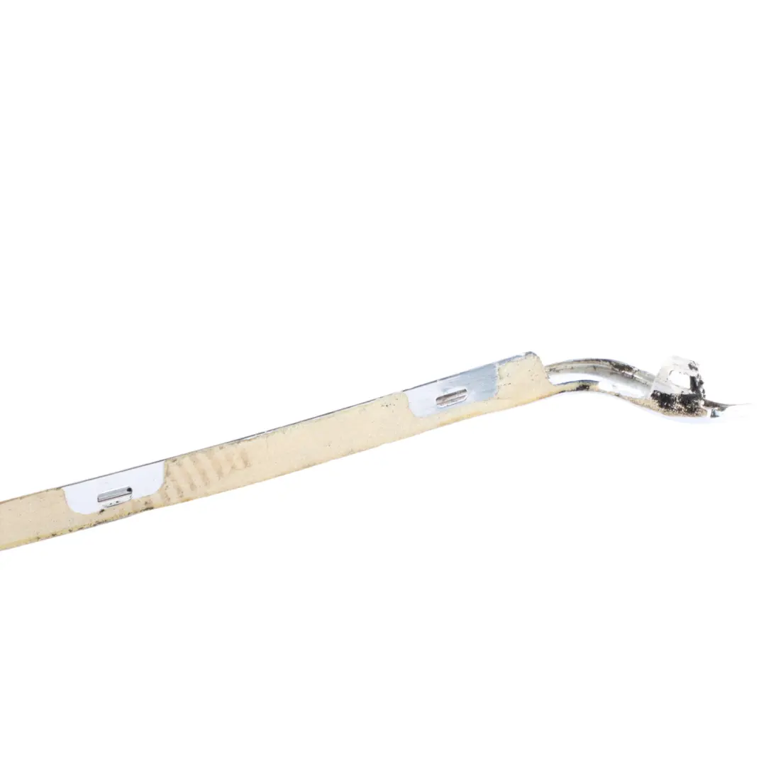 Cache Pare-Brise Avant Gauche Finition Aluminium pour Mercedes W205 à propos du numéro de pièce A2056702100 Mercedes W205 Cache Pare-Brise Avant Gauche Finition Aluminium - SKU A2056702100 - Numéro de pièce A2056702100