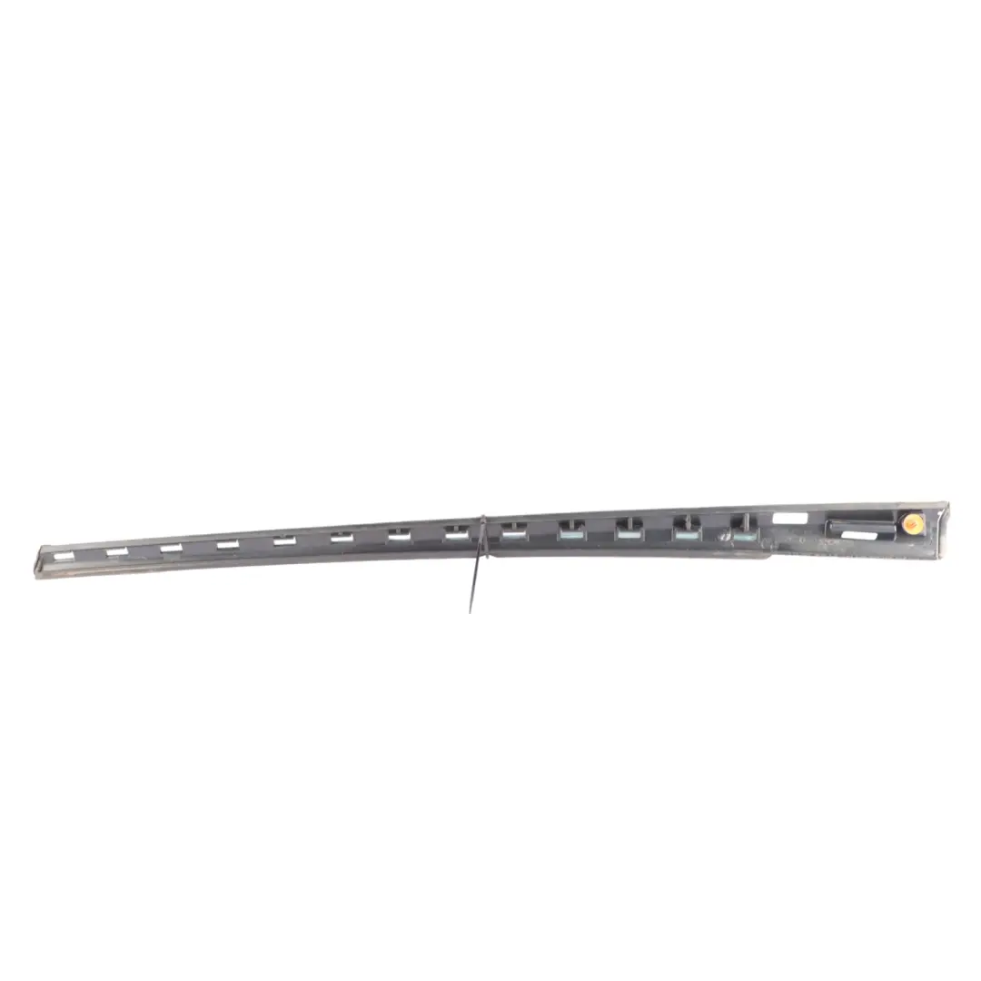 Anteriore Sinistro Vetro Guarnizione Guida Finestra per Mercedes A205 con numero di parte A2056730365 Mercedes A205 Anteriore Sinistro Vetro Guarnizione Guida Finestra - SKU A2056730365 - Numero di parte A2056730365