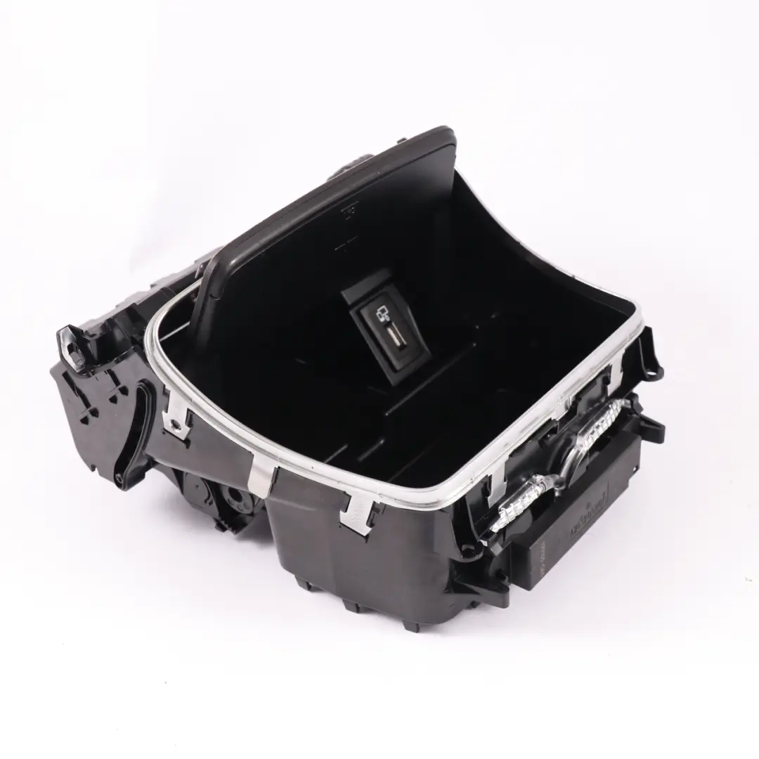Panel de la bandeja central interior del Negro Brillo para Mercedes W205 con número de pieza A2056801204 Mercedes W205 Panel de la bandeja central interior del Negro Brillo - SKU A2056801204-1 - Número de pieza A2056801204