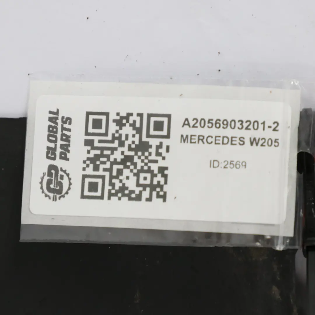 Paso de rueda Mercedes W205 Tapa del paso de rueda Panel Delantero Derecho para con número de pieza A2056903201 Paso de rueda Mercedes W205 Tapa del paso de rueda Panel Delantero Derecho - SKU A2056903201-2 - Número de pieza A2056903201