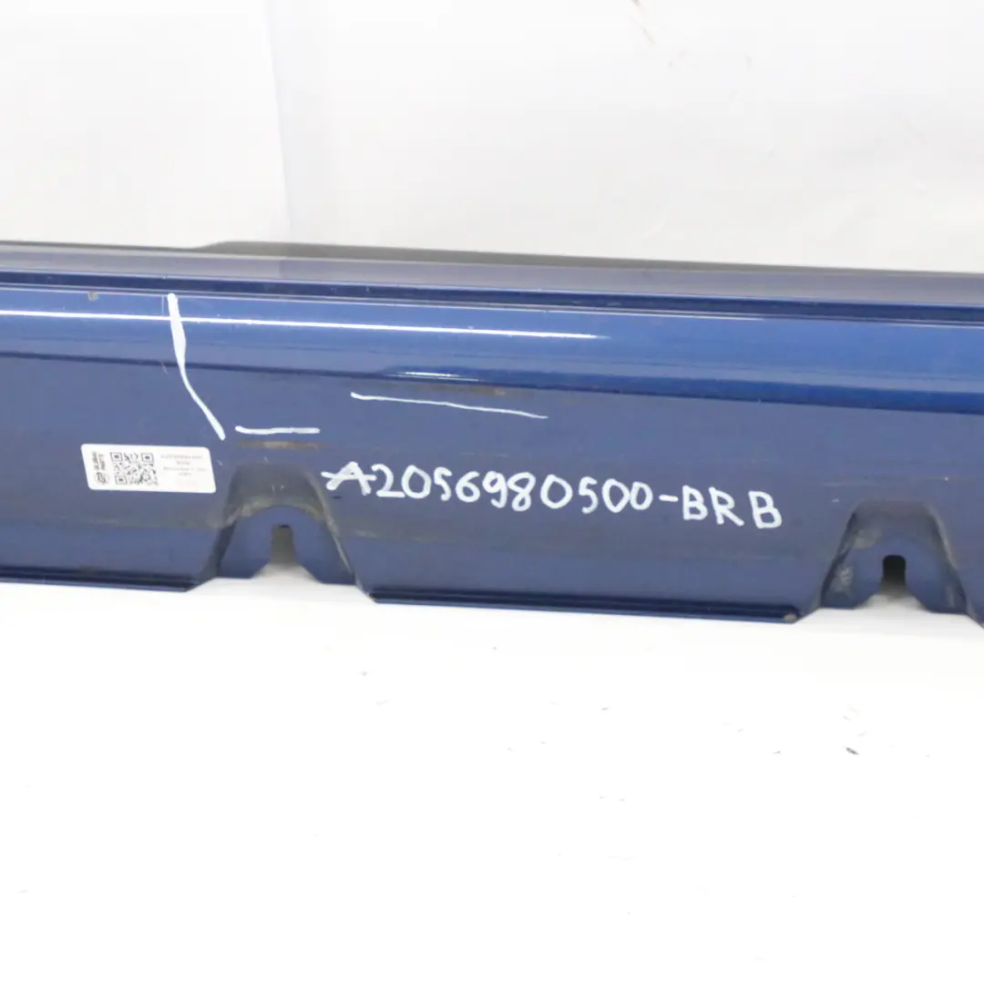 Minigonna laterale sinistra AMG Copri davanzale Brilliant Blue 896 per Mercedes W205 con numero di parte A2056980500 Mercedes W205 Minigonna laterale sinistra AMG Copri davanzale Brilliant Blue 896 - SKU A2056980500-BRB - Numero di parte A2056980500