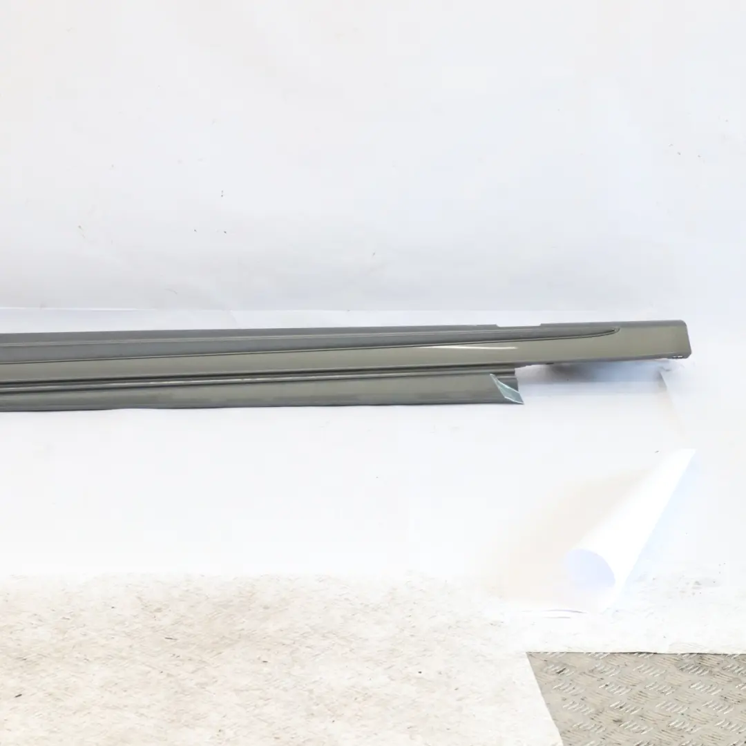 Mercedes W205 Faldón lateral izquierdo Cubre umbral de puerta Gris selenita 992 - SKU A2056981354-SEL1 - Número de pieza A2056981354