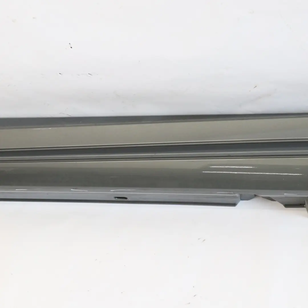 Mercedes W205 Faldón lateral izquierdo Cubre umbral de puerta Gris selenita 992 - SKU A2056981354-SEL1 - Número de pieza A2056981354