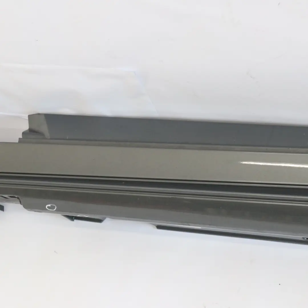 jupe latérale gauche couvre seuil porte gris sélénite - 992 pour Mercedes W205 à propos du numéro de pièce A2056981354 Mercedes W205 jupe latérale gauche couvre seuil porte gris sélénite - 992 - SKU A2056981354-SEL1 - Numéro de pièce A2056981354