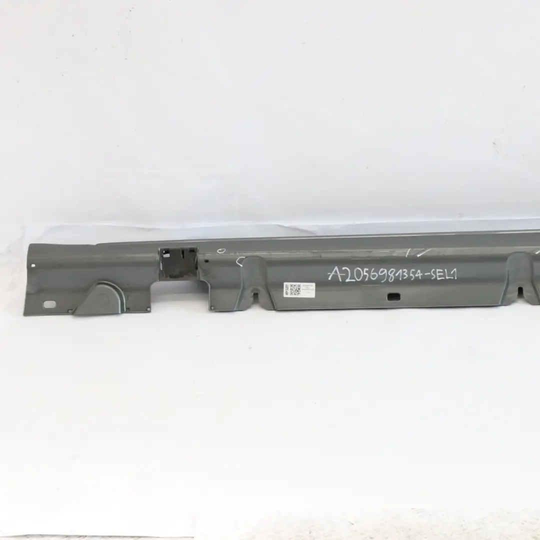 Gonna laterale sinistra copri soglia porta Grigio Selenite - 992 per Mercedes W205 con numero di parte A2056981354 Mercedes W205 Gonna laterale sinistra copri soglia porta Grigio Selenite - 992 - SKU A2056981354-SEL1 - Numero di parte A2056981354