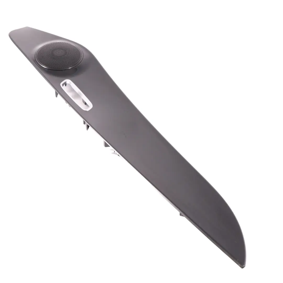 Listwa Boczka Drzwi Przednia Lewa Czarna do Mercedes GLC X253 o numerze A2057200522 Mercedes GLC X253 Listwa Boczka Drzwi Przednia Lewa Czarna - SKU A2057200522 - Numer Części A2057200522