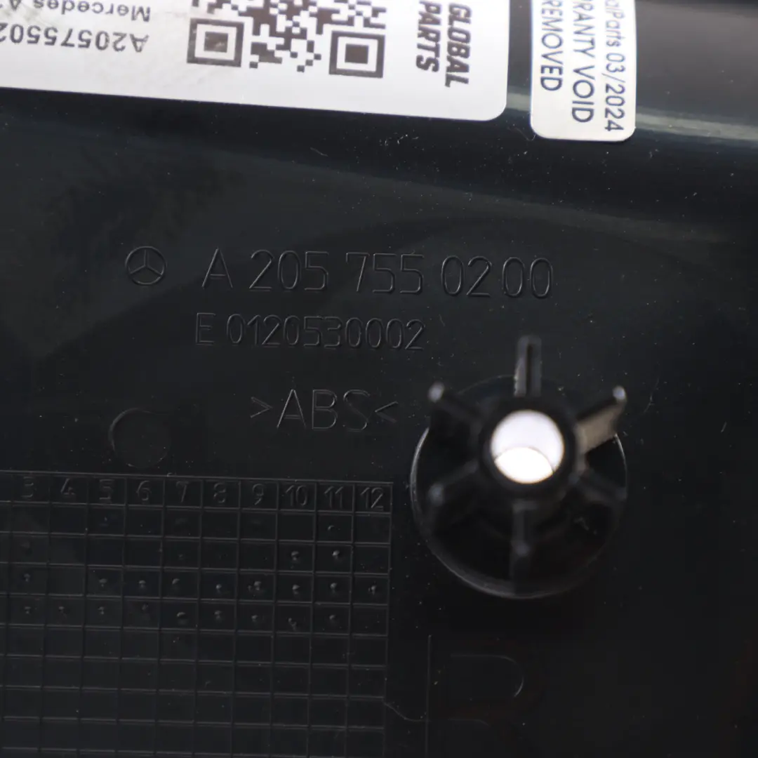 Coperchio di protezione del pannello posteriore destro per Mercedes A205 A238 Cabrio con numero di parte A2057550200 Mercedes A205 A238 Cabrio Coperchio di protezione del pannello posteriore destro - SKU A2057550200 - Numero di parte A2057550200