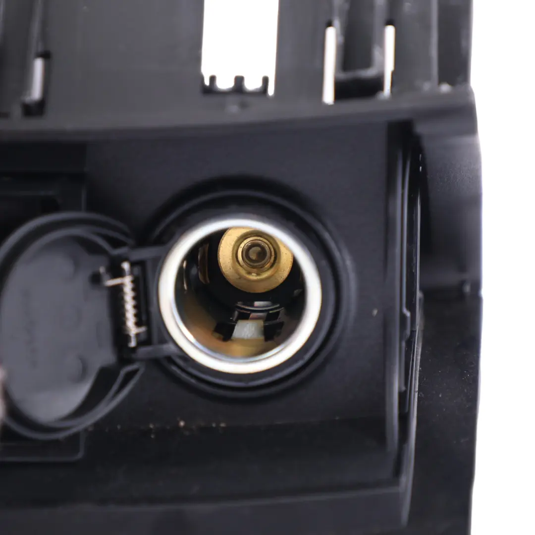  Cenicero Mercedes A205 Consola Central Trasera Almacenamiento Encendedor Negro - SKU A2058100030 - Número de pieza A2058100030