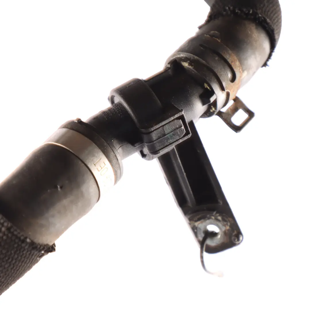 Wasser Kühlmittel Rohr Schlauch für Mercedes W205 mit Teilenummer A2058302102 Mercedes W205 Wasser Kühlmittel Rohr Schlauch - SKU A2058302102 - Teilenummer A2058302102