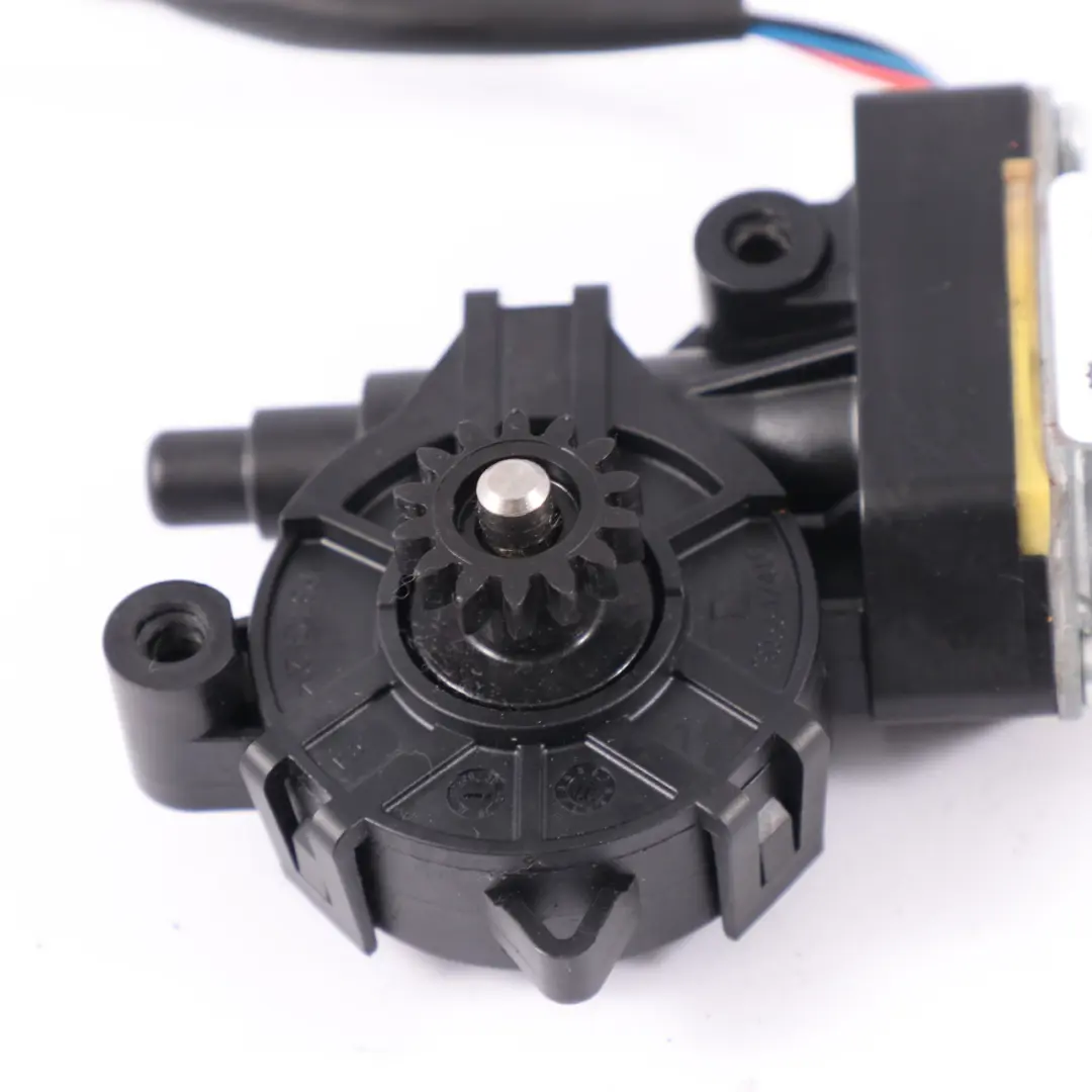 Mercedes C205 Moteur d'alimentation de ceinture avant droite - SKU A2058600282 - Numéro de pièce A2058600282