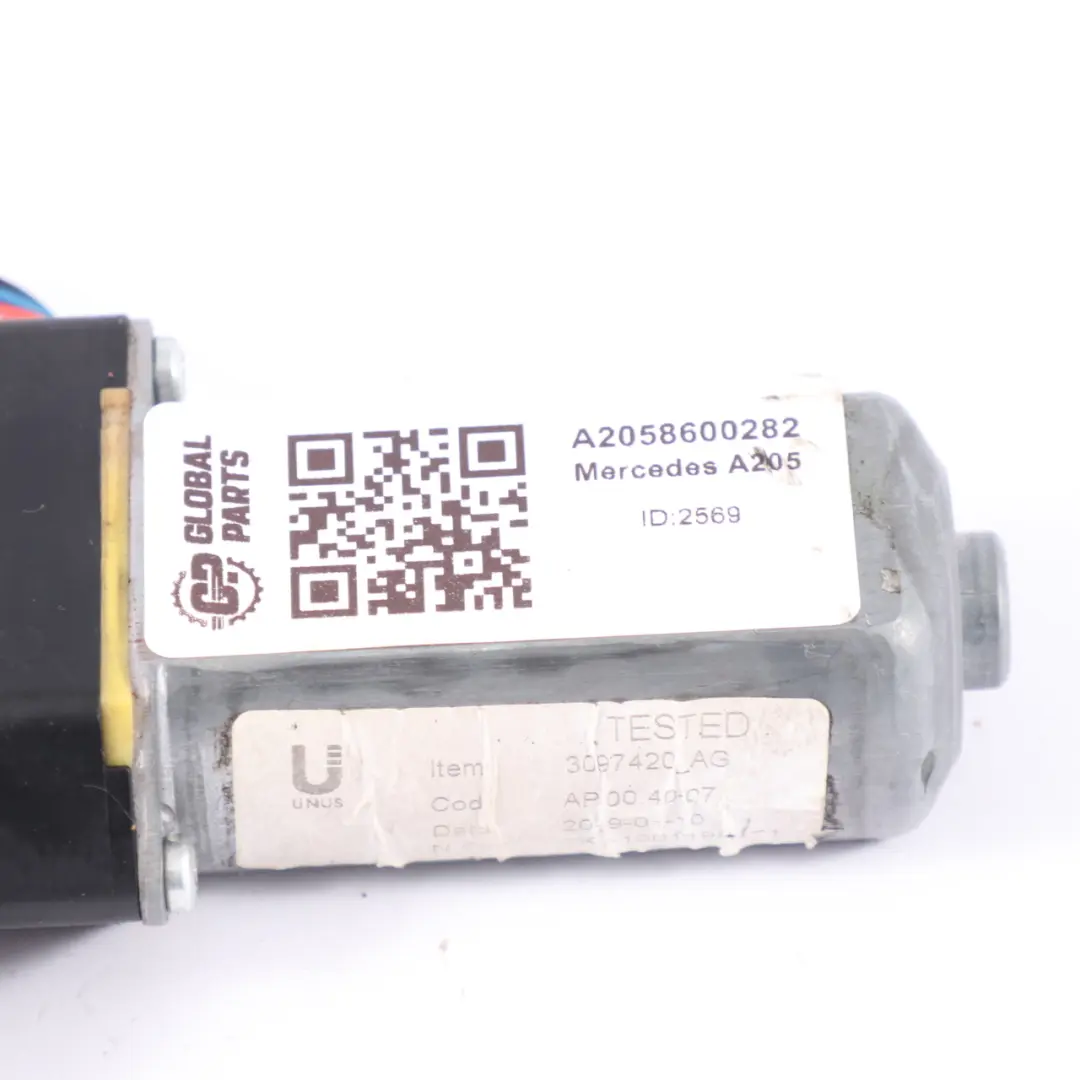 Mercedes C205 Moteur d'alimentation de ceinture avant droite - SKU A2058600282 - Numéro de pièce A2058600282