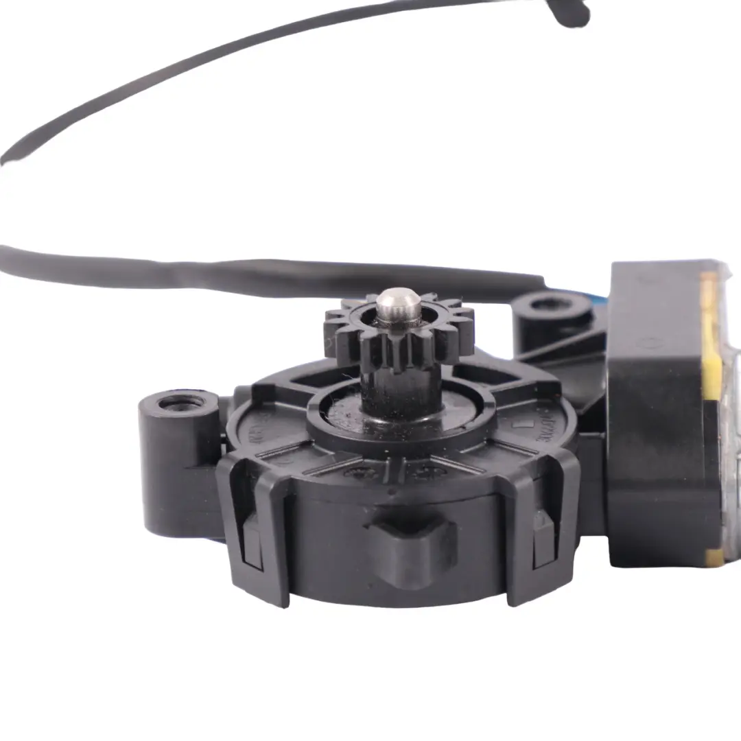 Mercedes C205 Sicherheitsgurt-Zuführung Motor vorne rechts Aktuator - SKU A2058600282 - Teilenummer A2058600282