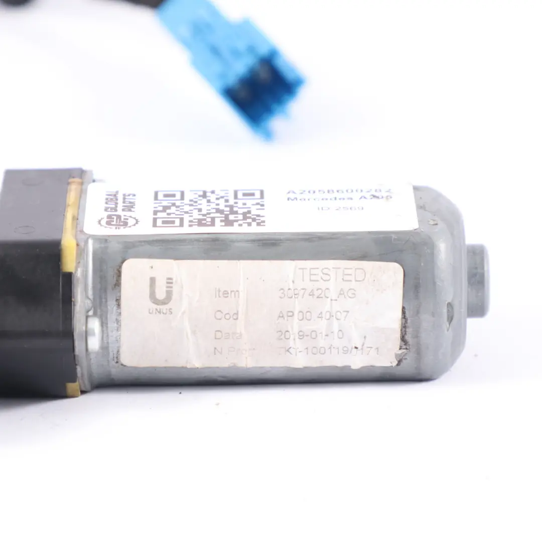 Mercedes C205 Sicherheitsgurt-Zuführung Motor vorne rechts Aktuator - SKU A2058600282 - Teilenummer A2058600282