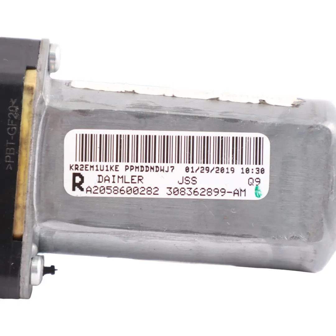 Mercedes C205 Moteur d'alimentation de ceinture avant droite - SKU A2058600282 - Numéro de pièce A2058600282