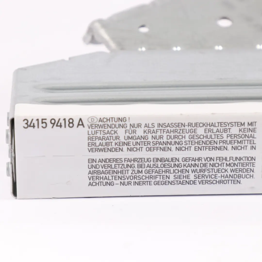 Poduszka Powietrzna Airbag Prawy Tył do Mercedes A205 A238 o numerze A2058604601 Mercedes A205 A238 Poduszka Powietrzna Airbag Prawy Tył - SKU A2058604601 - Numer Części A2058604601