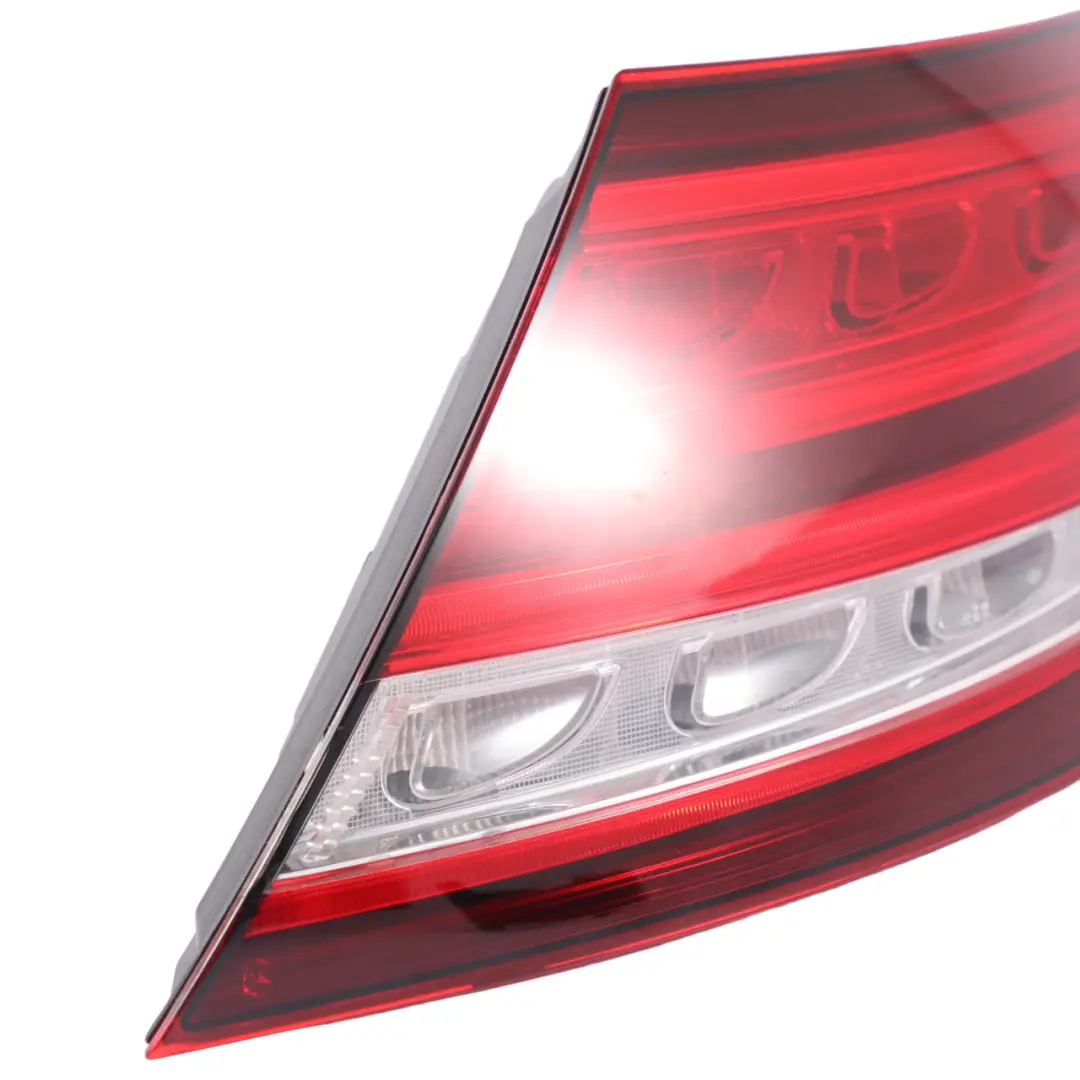 Mercedes C205 Luz Trasera Derecha Panel Lateral Luz Trasera - SKU A2059063205 - Número de pieza A2059063205
