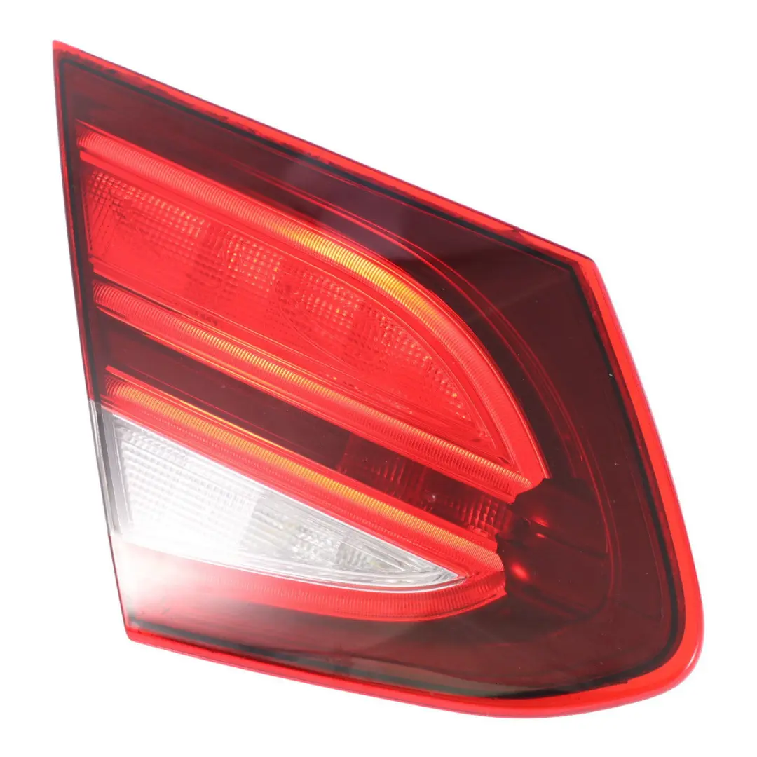 Lampa W Klapę Lewy Tył Lewa Tylna do Mercedes C205 o numerze A2059063705 Mercedes C205 Lampa W Klapę Lewy Tył Lewa Tylna - SKU A2059063705 - Numer Części A2059063705