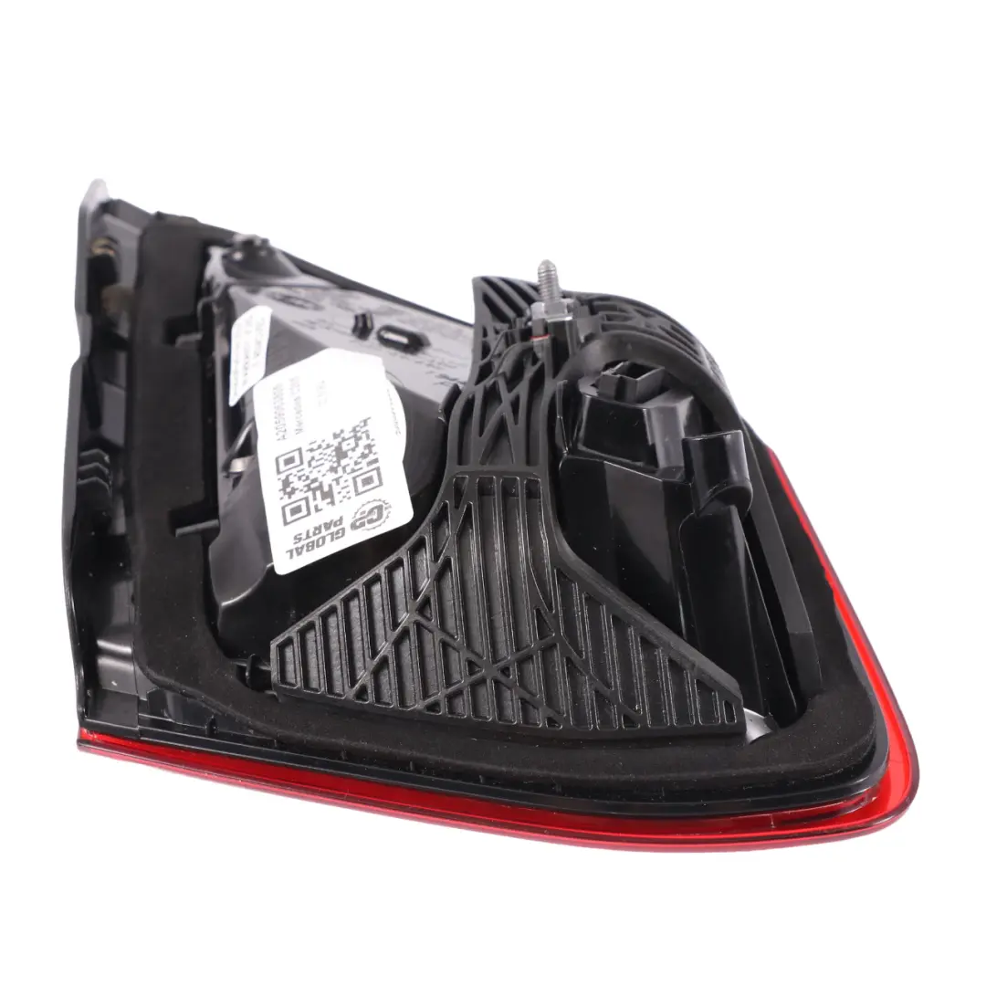 Feu arrière de coffre de hayon intérieur droit pour Mercedes C205 à propos du numéro de pièce A2059063805 Mercedes C205 Feu arrière de coffre de hayon intérieur droit - SKU A2059063805 - Numéro de pièce A2059063805