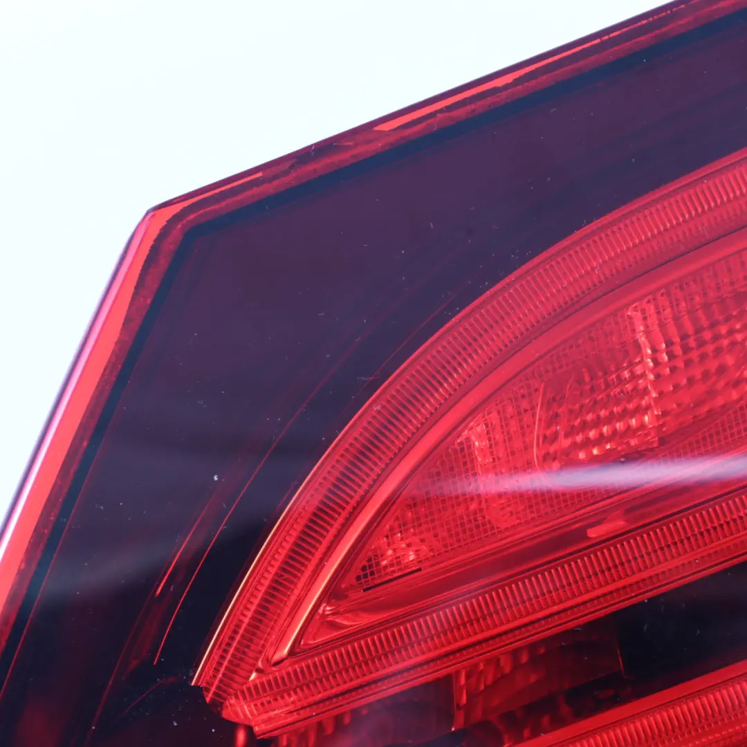 Rück leuchte Kofferraum Heck klappe Innen Rechts für Mercedes C205 mit Teilenummer A2059063805 Mercedes C205 Rück leuchte Kofferraum Heck klappe Innen Rechts - SKU A2059063805 - Teilenummer A2059063805