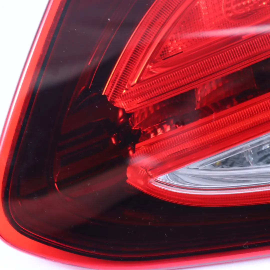 Mercedes C205 Luz Trasera Maletero Portón Trasero Luz Derecha - SKU A2059063805 - Número de pieza A2059063805