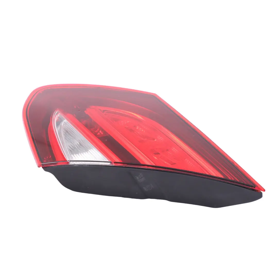 Lampa W Klapę Prawy Tył Prawa Tylna do Mercedes C205 o numerze A2059063805 Mercedes C205 Lampa W Klapę Prawy Tył Prawa Tylna - SKU A2059063805 - Numer Części A2059063805