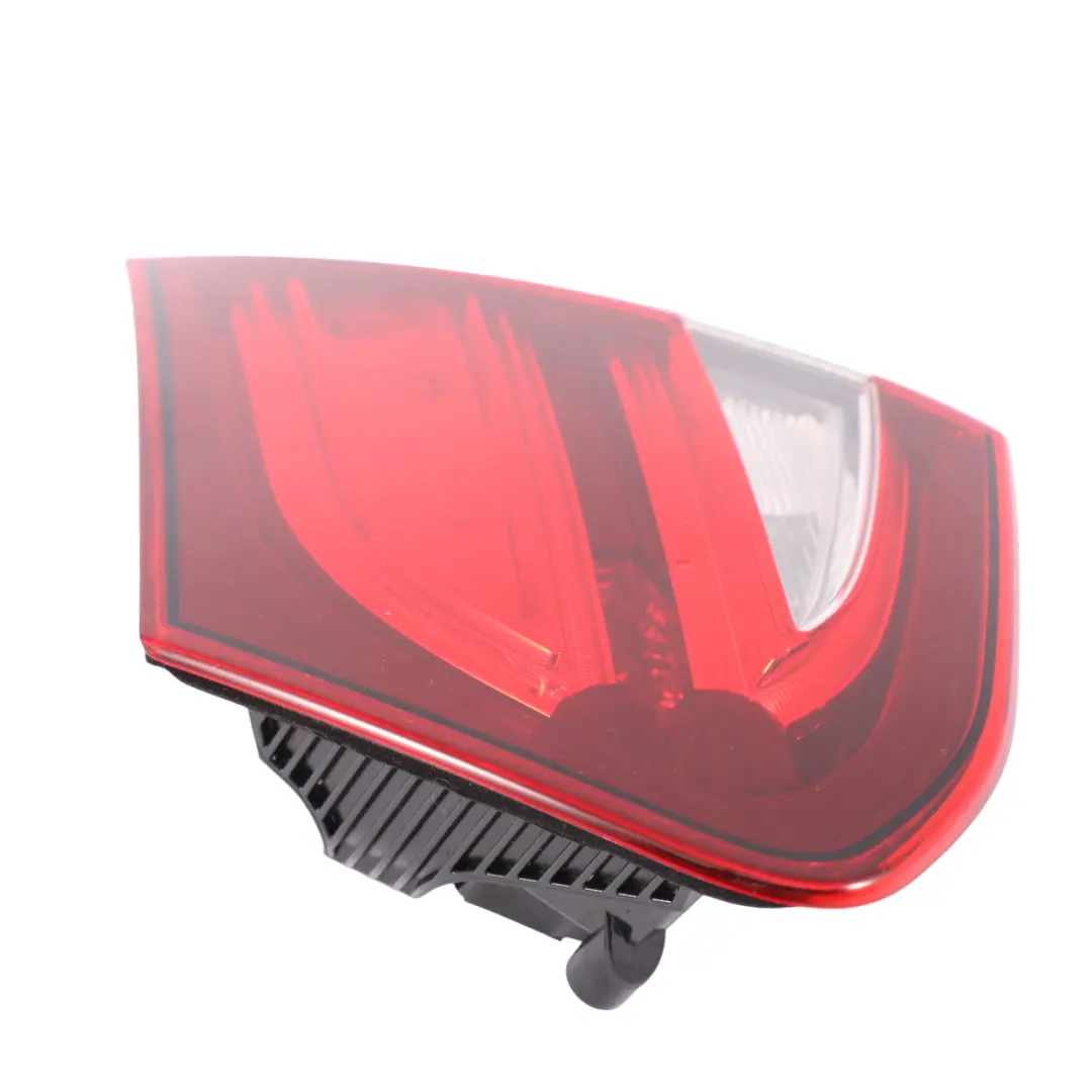 Feu arrière de coffre de hayon intérieur droit pour Mercedes C205 à propos du numéro de pièce A2059063805 Mercedes C205 Feu arrière de coffre de hayon intérieur droit - SKU A2059063805 - Numéro de pièce A2059063805