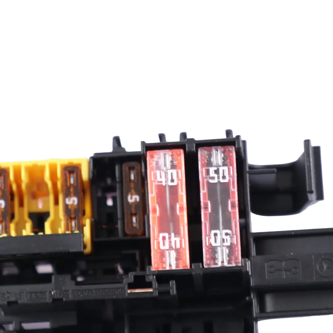Mercedes W205 W213 C253 Boîte fusibles Module l'unité relais avant - SKU A2059065806 - Numéro de pièce A2059065806