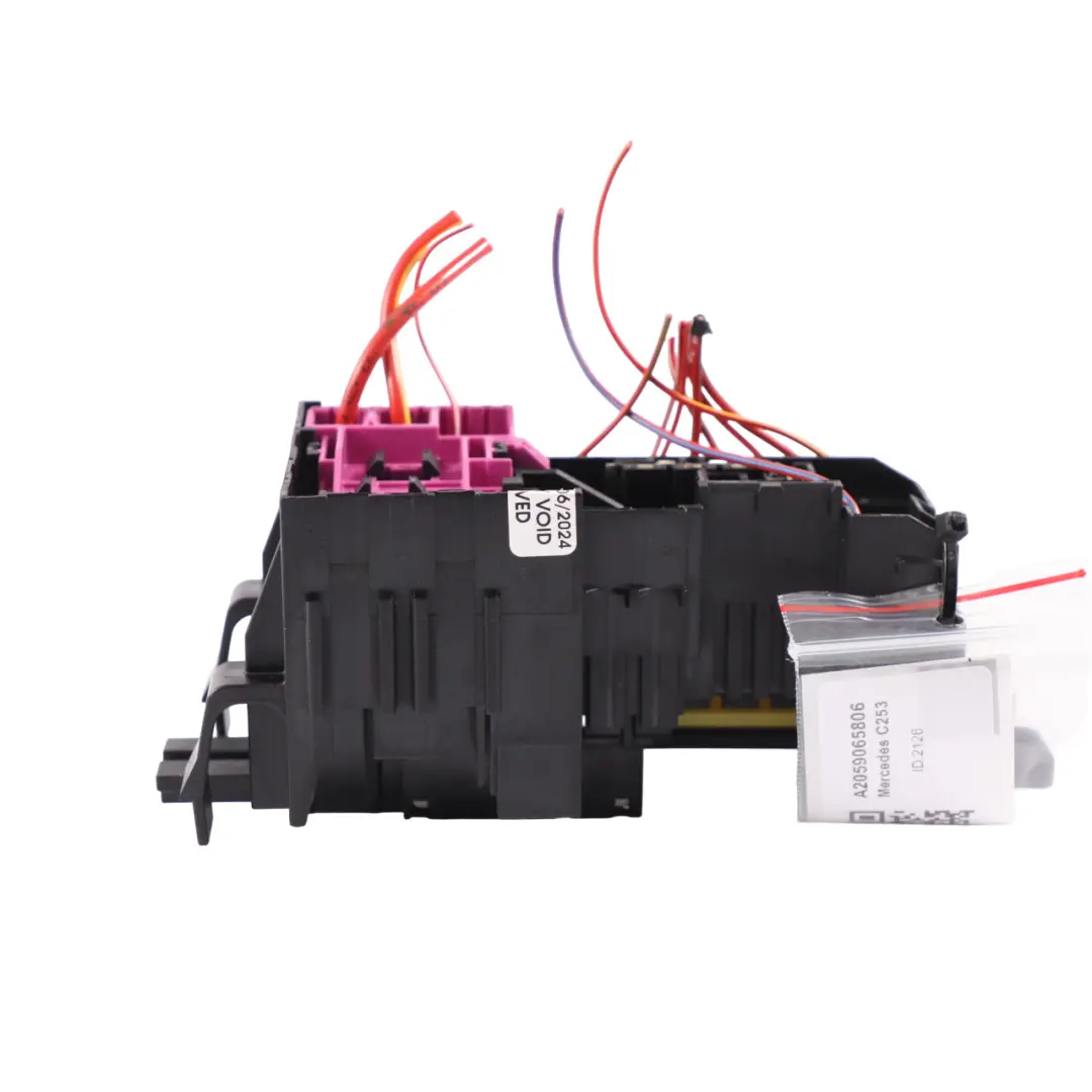 Fuse Box Front Relay Control Unit Module to Mercedes W205 W213 C253 with Part number A2059065806 Mercedes W205 W213 C253 Fuse Box Front Relay Control Unit Module - SKU A2059065806 - Part number A2059065806