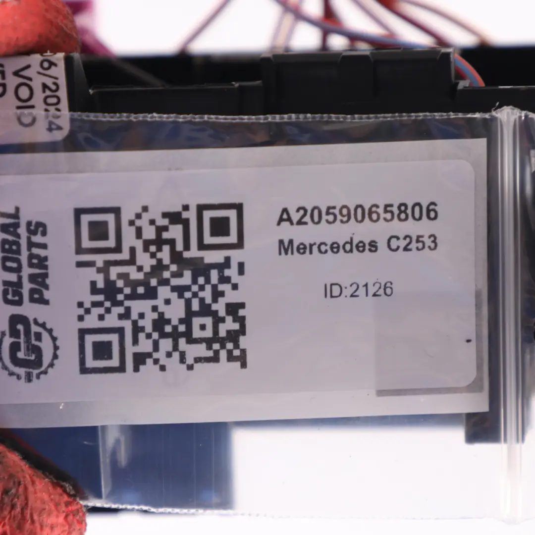 Fuse Box Front Relay Control Unit Module to Mercedes W205 W213 C253 with Part number A2059065806 Mercedes W205 W213 C253 Fuse Box Front Relay Control Unit Module - SKU A2059065806 - Part number A2059065806