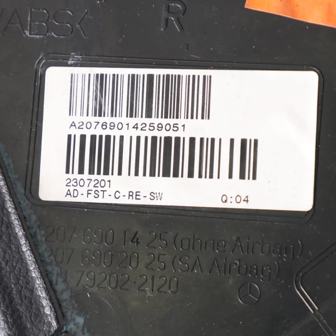 Rivestimento Pannello Laterale Posteriore Destro Nero per Mercedes A207 con numero di parte A2076901425 Mercedes A207 Rivestimento Pannello Laterale Posteriore Destro Nero - SKU A2076901425-1 - Numero di parte A2076901425
