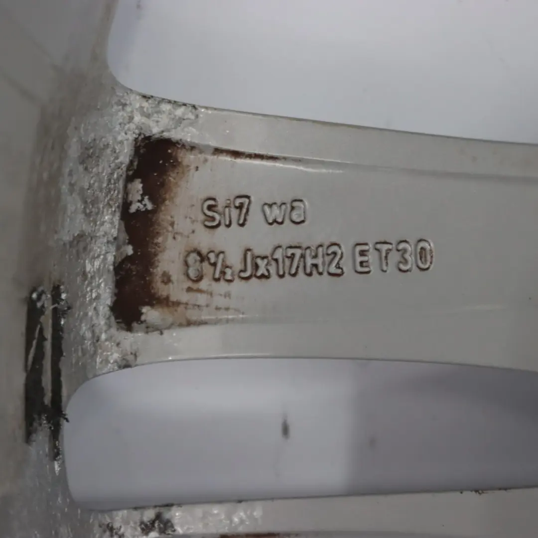 Jante Alliage Argentée Double Rayon 17" 8.5J ET:30 pour Mercedes C209 à propos du numéro de pièce A2094014302 Mercedes C209 Jante Alliage Argentée Double Rayon 17" 8.5J ET:30 - SKU A2094014302-1 - Numéro de pièce A2094014302