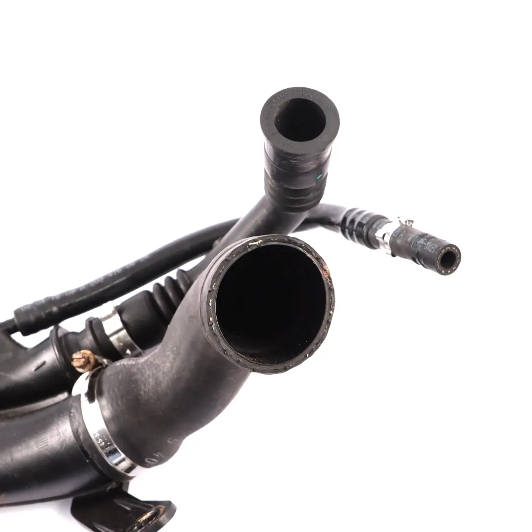 serbatoio benzina riempimento tubo flessibile per Mercedes A209 Cabrio con numero di parte A2094700920 Mercedes A209 Cabrio serbatoio benzina riempimento tubo flessibile - SKU A2094700920 - Numero di parte A2094700920