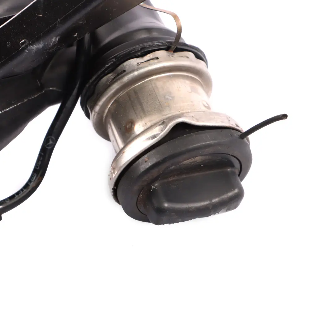 serbatoio benzina riempimento tubo flessibile per Mercedes A209 Cabrio con numero di parte A2094700920 Mercedes A209 Cabrio serbatoio benzina riempimento tubo flessibile - SKU A2094700920 - Numero di parte A2094700920