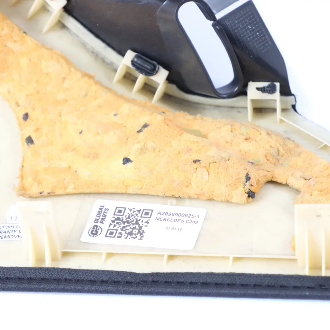 Pilar Cubre Mercedes C209 W209 Panel Trasero Derecho Negro para C con número de pieza A2096900625 C Pilar Cubre Mercedes C209 W209 Panel Trasero Derecho Negro - SKU A2096900625-1 - Número de pieza A2096900625