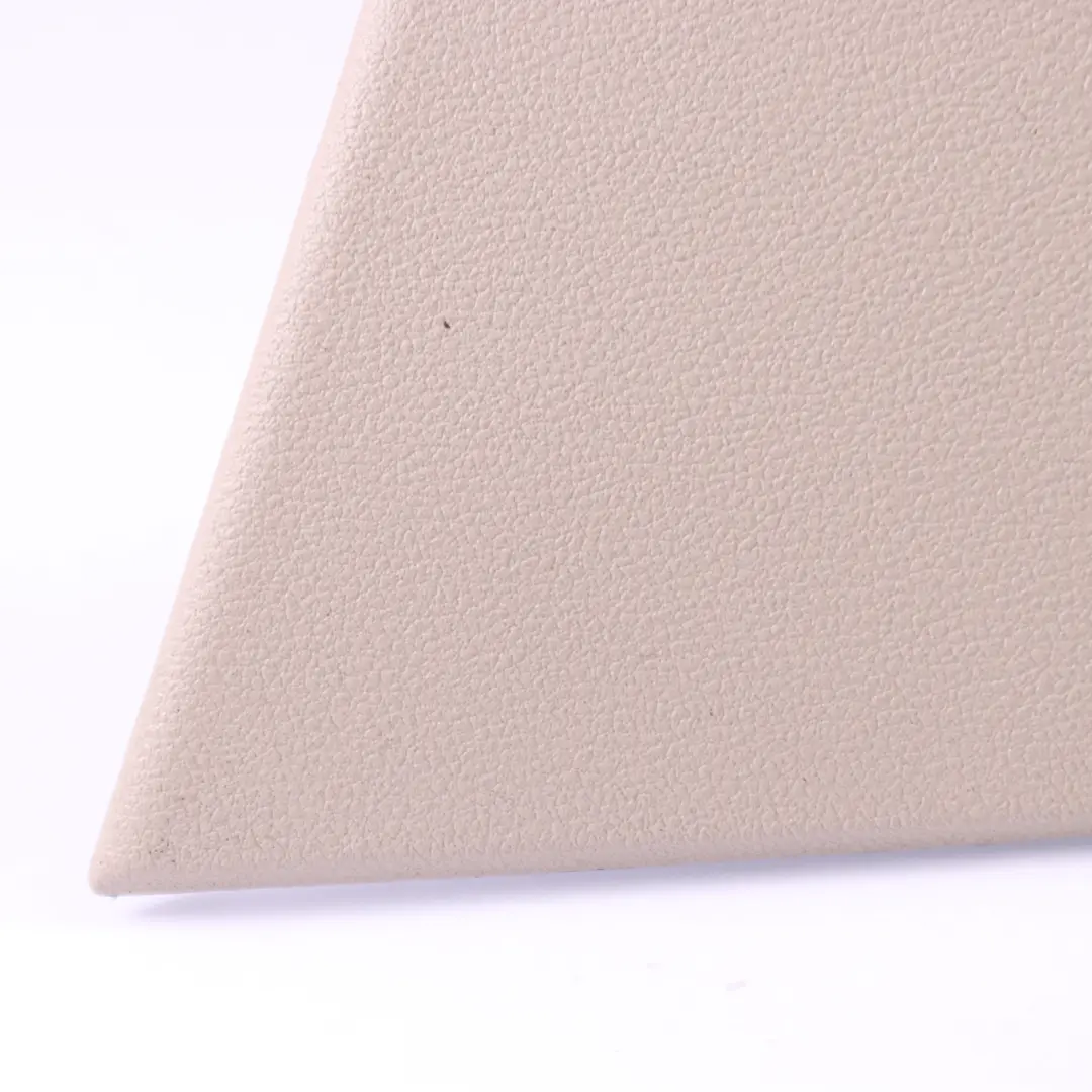 Copertura cerniera posteriore sinistra pieghevole Beige per Mercedes A207 Cabrio con numero di parte A2097500751 Mercedes A207 Cabrio Copertura cerniera posteriore sinistra pieghevole Beige - SKU A2097500751-3 - Numero di parte A2097500751