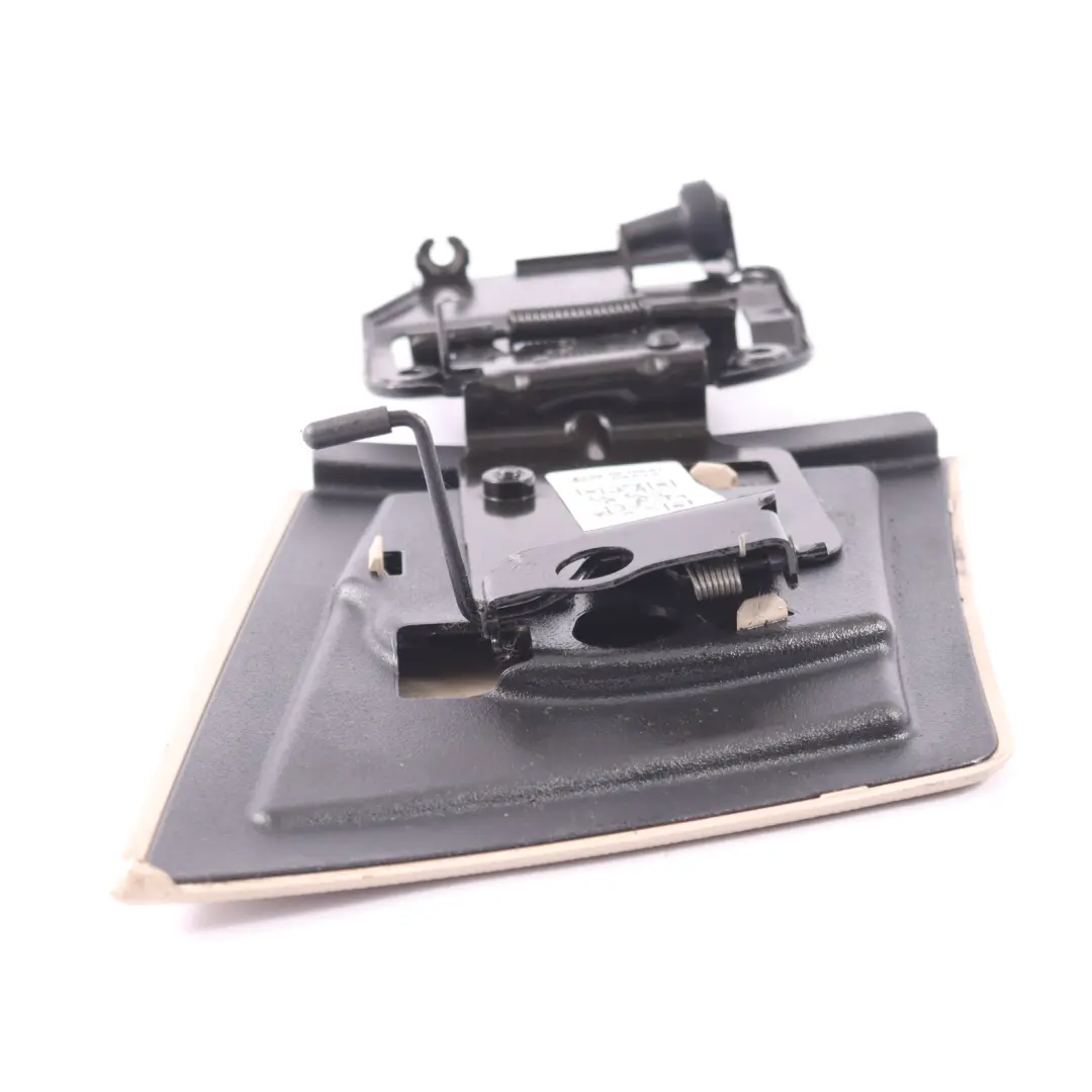 Copertura cerniera posteriore sinistra pieghevole Beige per Mercedes A207 Cabrio con numero di parte A2097500751 Mercedes A207 Cabrio Copertura cerniera posteriore sinistra pieghevole Beige - SKU A2097500751-3 - Numero di parte A2097500751