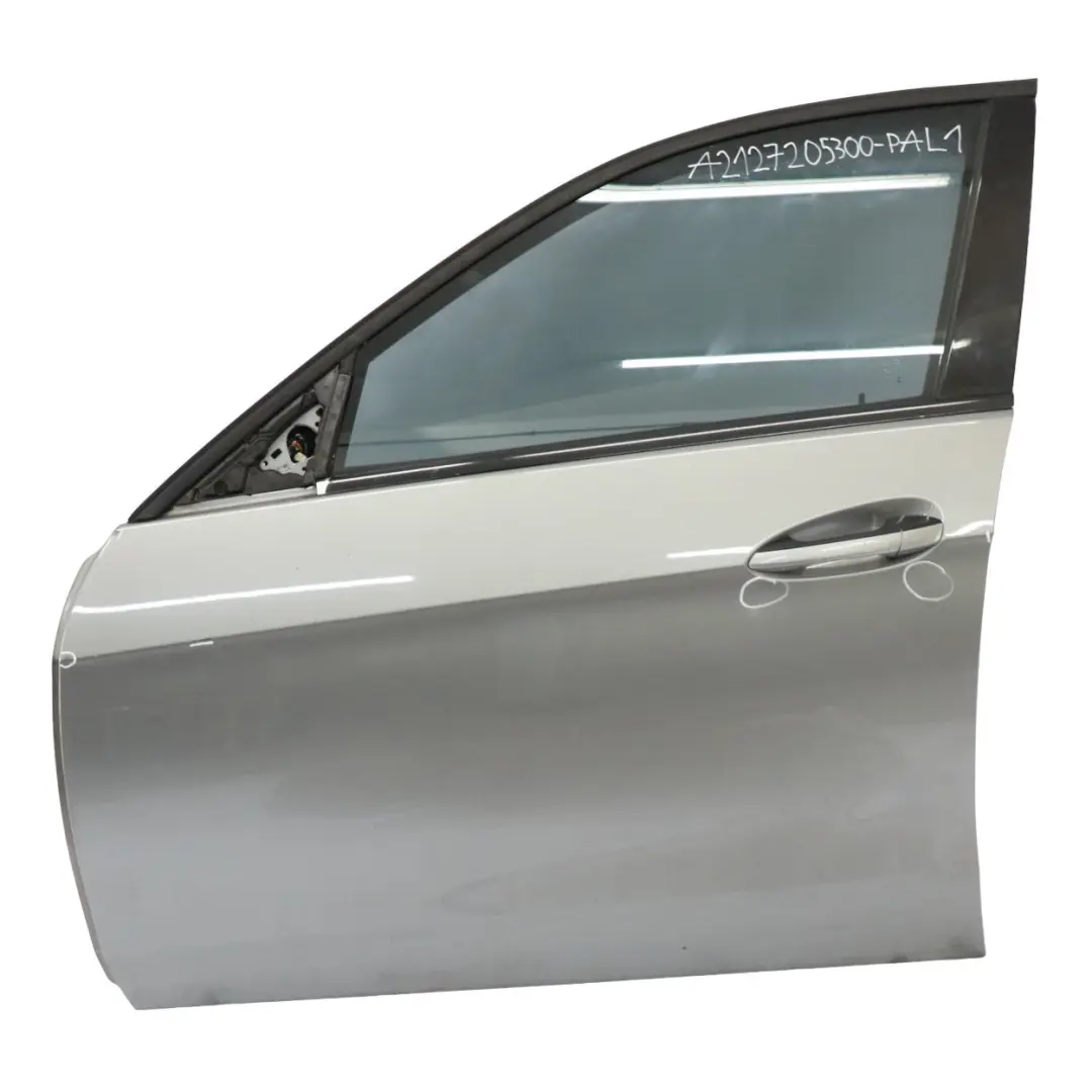 Puerta Delantera Izquierda Panel Cubierta Palladium Silver - 792 para Mercedes W212 con número de pieza A2127205300 Mercedes W212 Puerta Delantera Izquierda Panel Cubierta Palladium Silver - 792 - SKU A2127205300-PAL1 - Número de pieza A2127205300