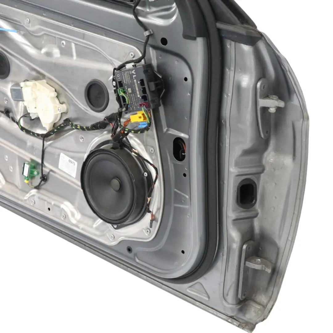 Puerta Delantera Izquierda Panel Cubierta Palladium Silver - 792 para Mercedes W212 con número de pieza A2127205300 Mercedes W212 Puerta Delantera Izquierda Panel Cubierta Palladium Silver - 792 - SKU A2127205300-PAL1 - Número de pieza A2127205300