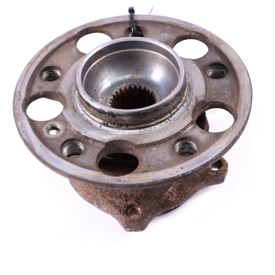 Mozzo ruota Mercedes W213 X253 Cuscinetto ruota asse posteriore per con numero di parte A2133570500 Mozzo ruota Mercedes W213 X253 Cuscinetto ruota asse posteriore - SKU A2133570500 - Numero di parte A2133570500