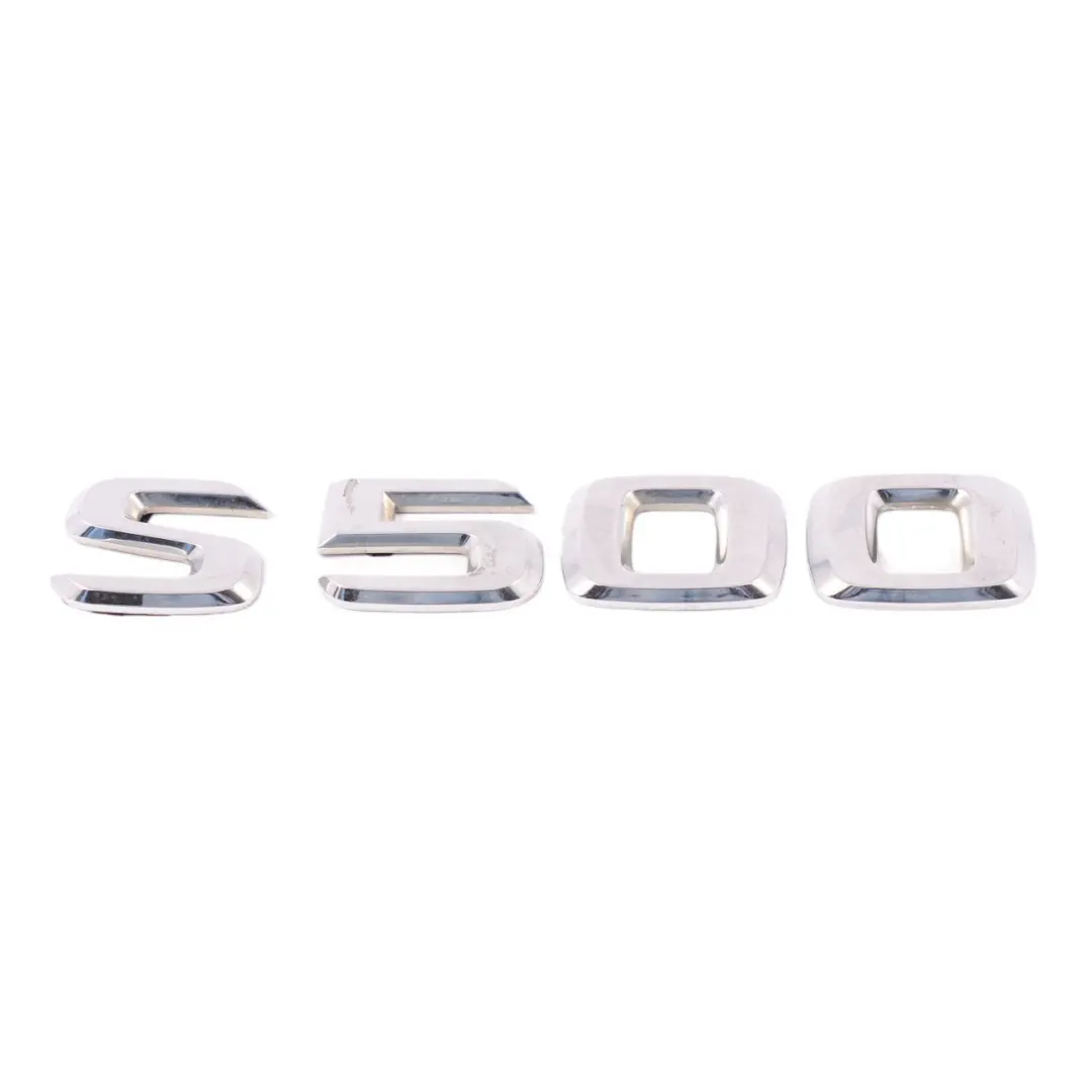 S500 Emblema Letteratura Coperchio bagagliaio Chrom per Mercedes W221 con numero di parte A2218171315 Mercedes W221 S500 Emblema Letteratura Coperchio bagagliaio Chrom - SKU a2218171315 - Numero di parte A2218171315