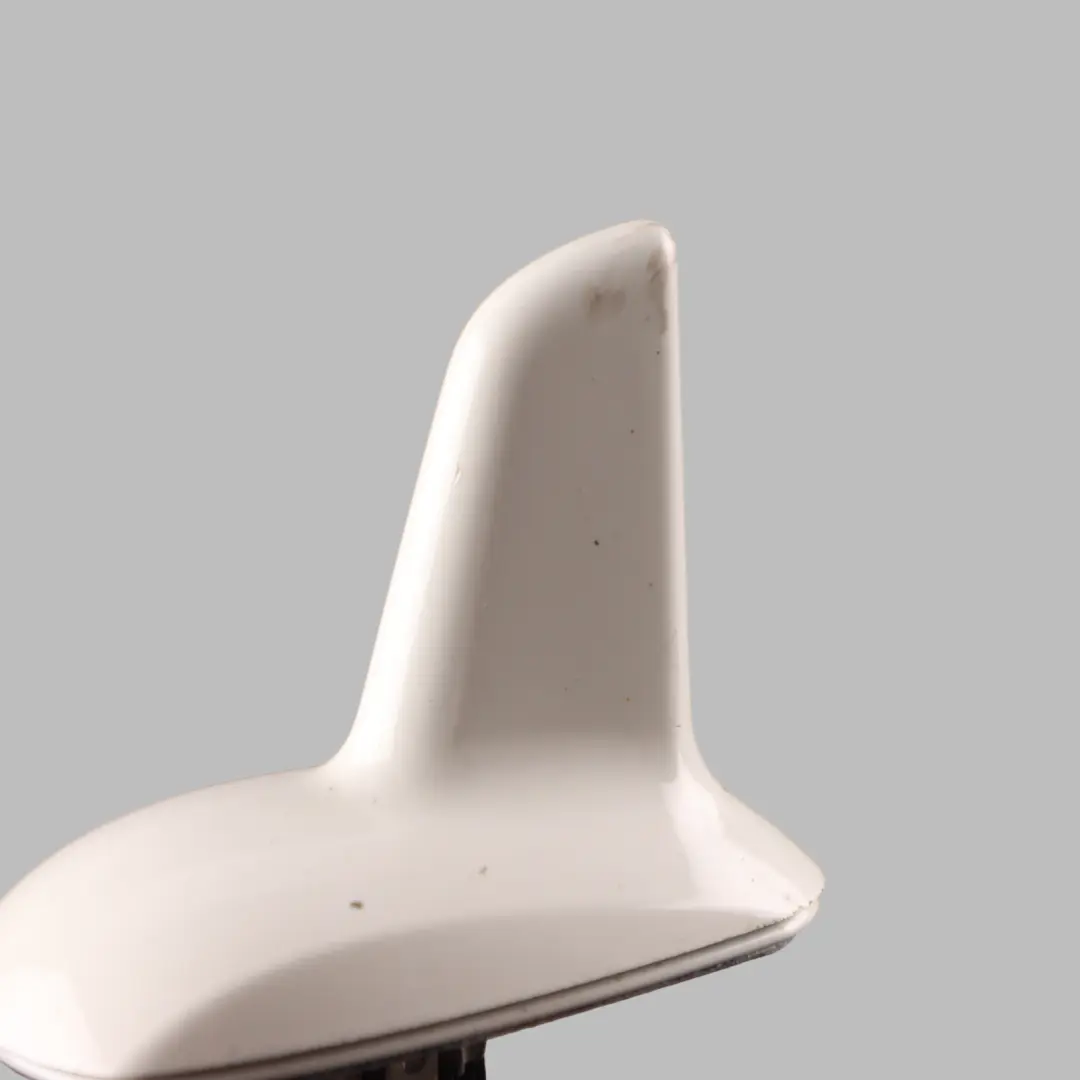 W207 W212 Antenna Tetto Aerial Shark Calcite White - 650 per Mercedes con numero di parte A2218205975 Mercedes W207 W212 Antenna Tetto Aerial Shark Calcite White - 650 - SKU A2218205975-CW - Numero di parte A2218205975