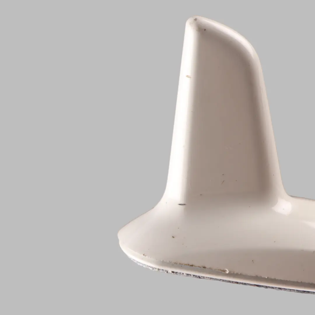 W207 W212 Antenna Tetto Aerial Shark Calcite White - 650 per Mercedes con numero di parte A2218205975 Mercedes W207 W212 Antenna Tetto Aerial Shark Calcite White - 650 - SKU A2218205975-CW - Numero di parte A2218205975