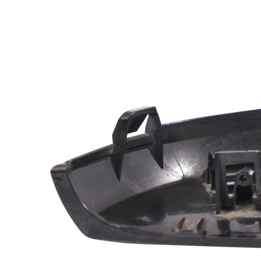 Tapa del espejo retrovisor Mercedes R172 Panel inferior izquierdo para con número de pieza A2318104700 Tapa del espejo retrovisor Mercedes R172 Panel inferior izquierdo - SKU A2318104700 - Número de pieza A2318104700