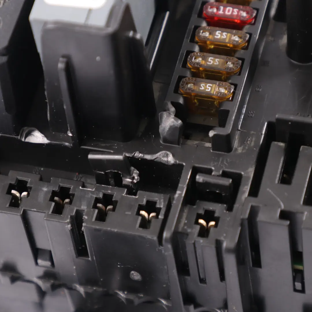Fuse Box Mercedes CLA C117 X156 W176 W246 Relay Unit to with Part number A2469067200 Fuse Box Mercedes CLA C117 X156 W176 W246 Relay Unit - SKU A2469067200 - Part number A2469067200