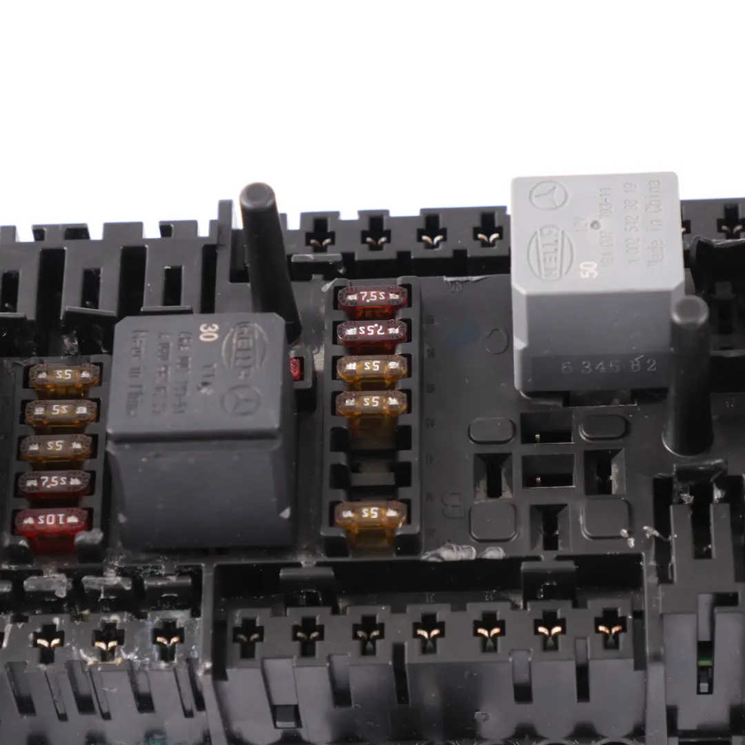 Fuse Box Mercedes CLA C117 X156 W176 W246 Relay Unit to with Part number A2469067200 Fuse Box Mercedes CLA C117 X156 W176 W246 Relay Unit - SKU A2469067200 - Part number A2469067200