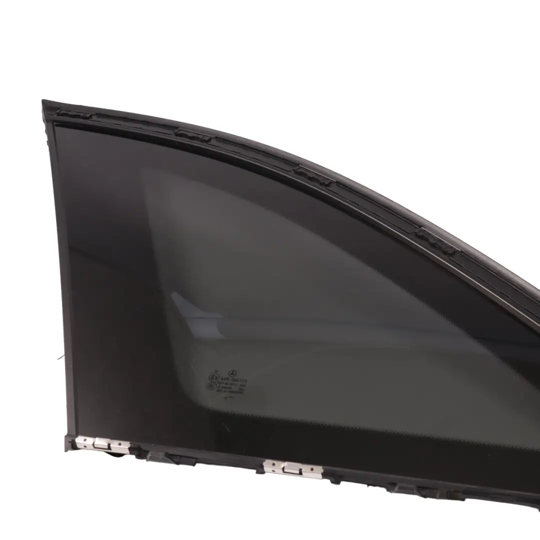 Vetro Finestra Posteriore Sinistra Lato Nero AS3 per Mercedes GLC X253 con numero di parte A2536706700 Mercedes GLC X253 Vetro Finestra Posteriore Sinistra Lato Nero AS3 - SKU A2536706700 - Numero di parte A2536706700